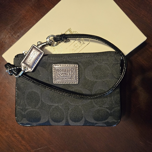 COACH Poppy Wristlet - Picture 5 of 5